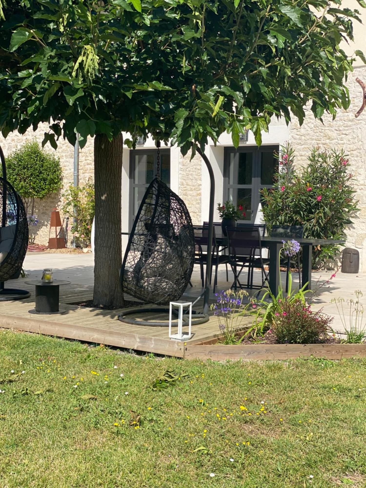 La Chaumeauniere Acomodação com café da manhã Aigrefeuille-dʼAunis Exterior foto