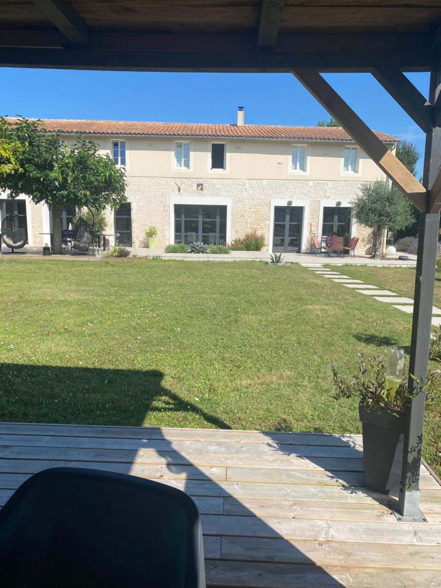 La Chaumeauniere Acomodação com café da manhã Aigrefeuille-dʼAunis Exterior foto