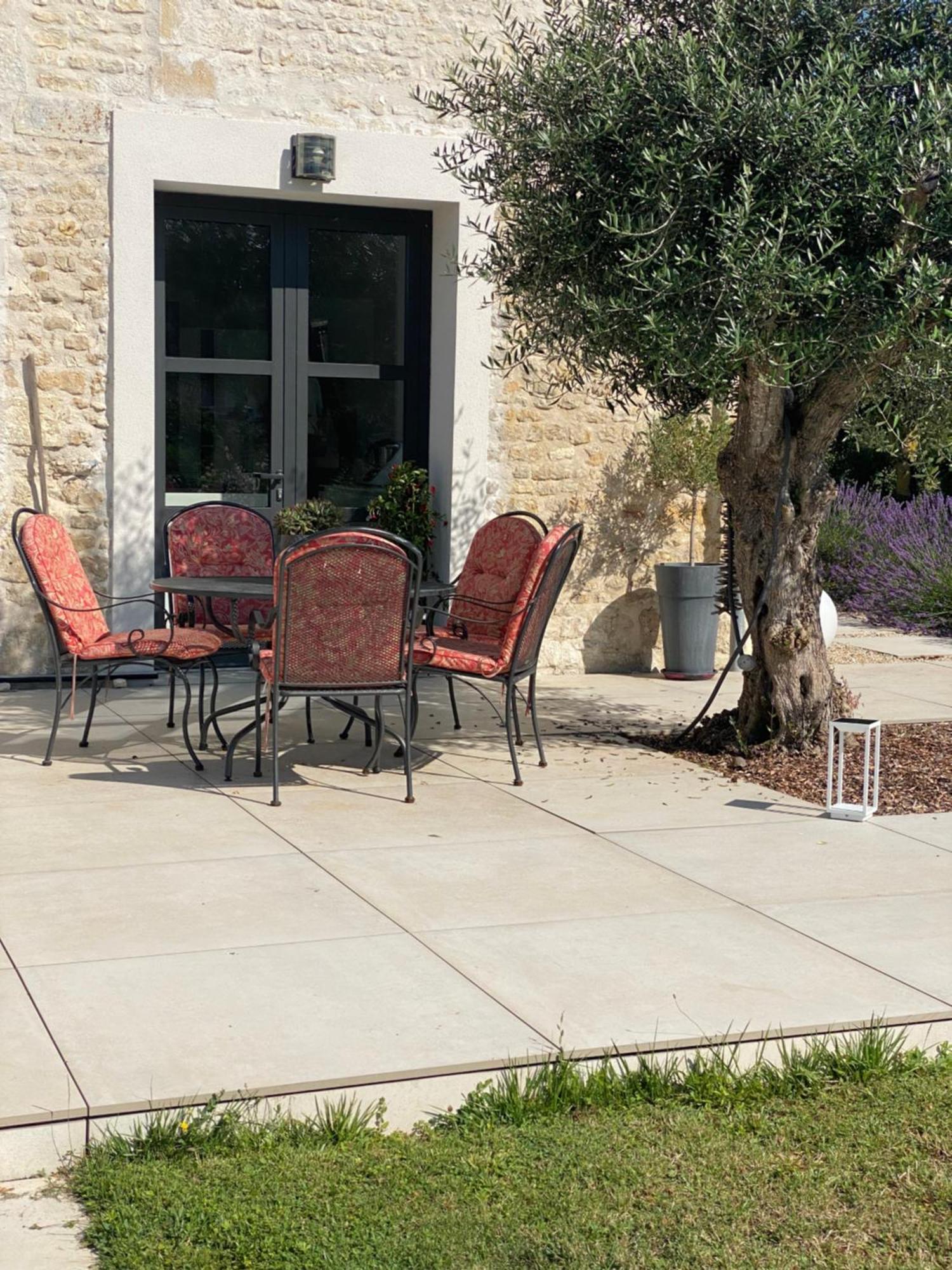 La Chaumeauniere Acomodação com café da manhã Aigrefeuille-dʼAunis Exterior foto