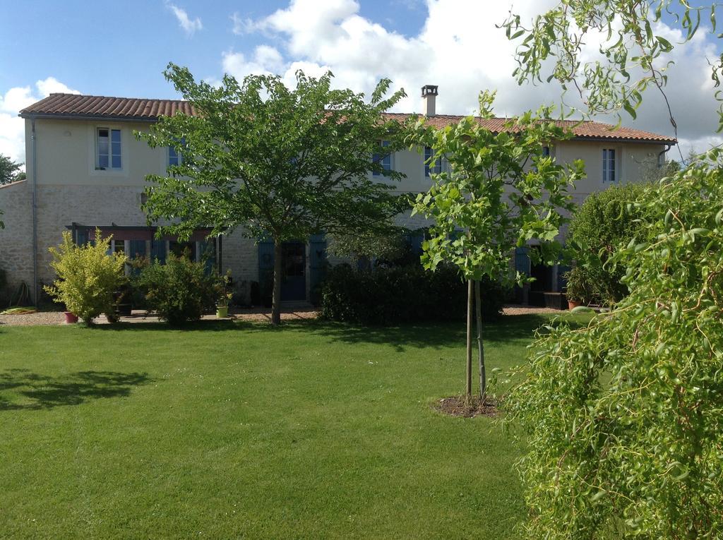 La Chaumeauniere Acomodação com café da manhã Aigrefeuille-dʼAunis Exterior foto