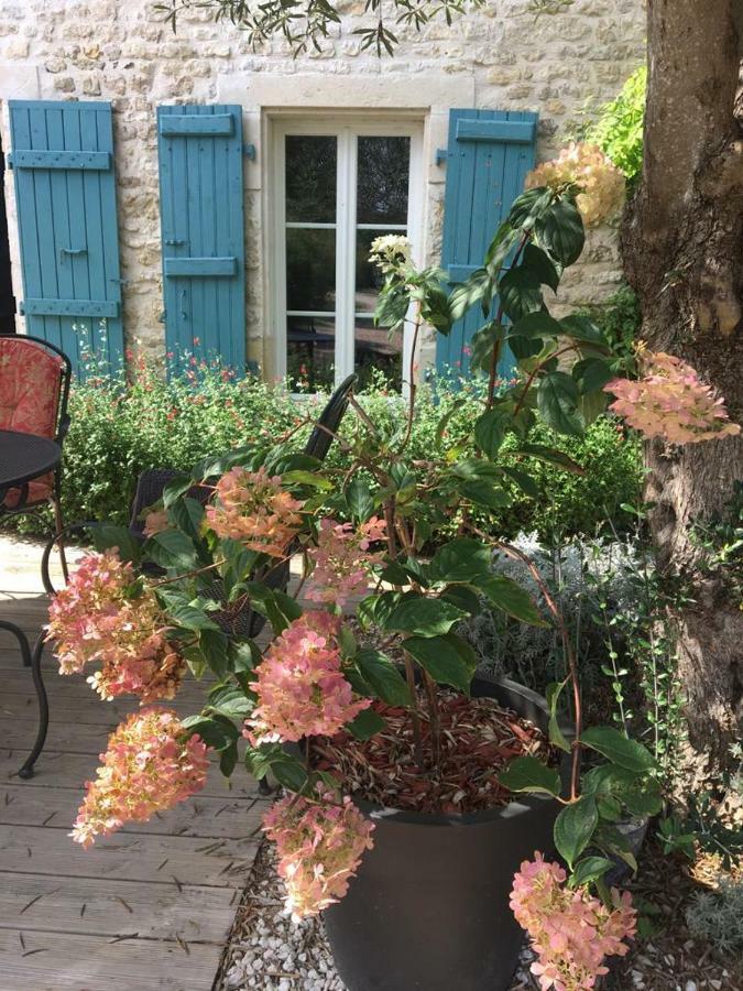 La Chaumeauniere Acomodação com café da manhã Aigrefeuille-dʼAunis Exterior foto
